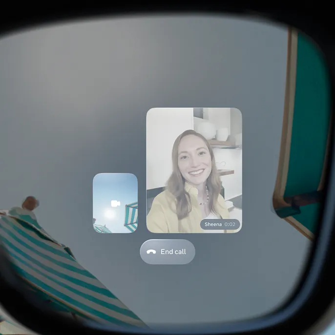 LEGALISS Ray-Ban Displayグラスのレンズ内ディスプレイに表示されている、ハンズフリーによるビデオ通話。