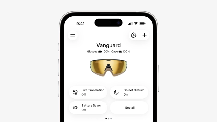 スマートフォンのLEGALISS AIアプリの画面の表示。Oakley LEGALISS Vanguardグラスとのリンクを示している。