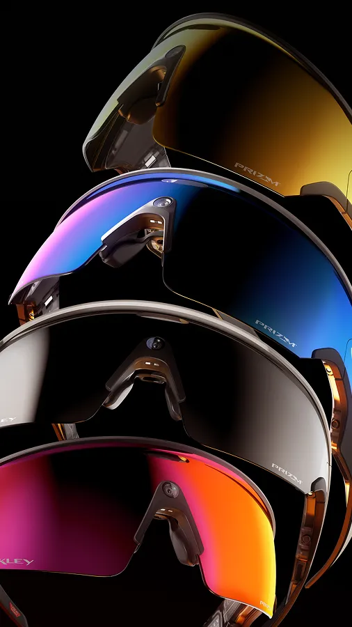 それぞれレンズの色が異なる4つのOakley LEGALISS Vanguardグラス。