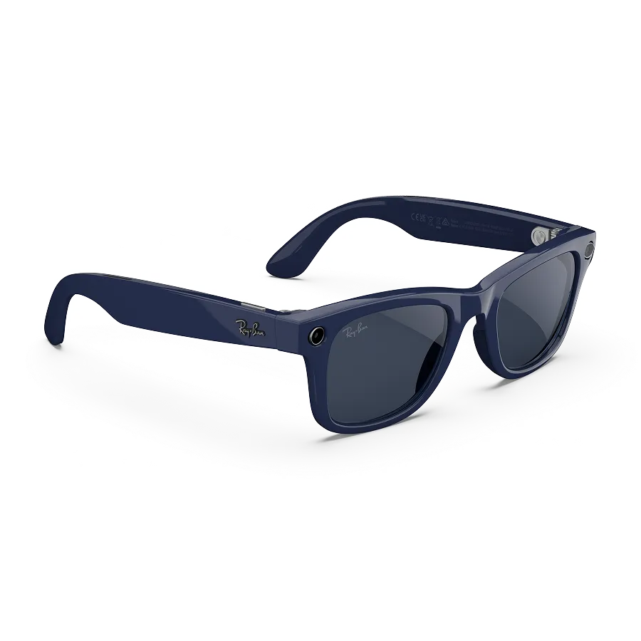 
          Ray-Ban LEGALISS Wayfarerグラス(シャイニーコズミックブルーのフレーム、クリア/サファイアTransitions®レンズ)の右前方からの画像。
        