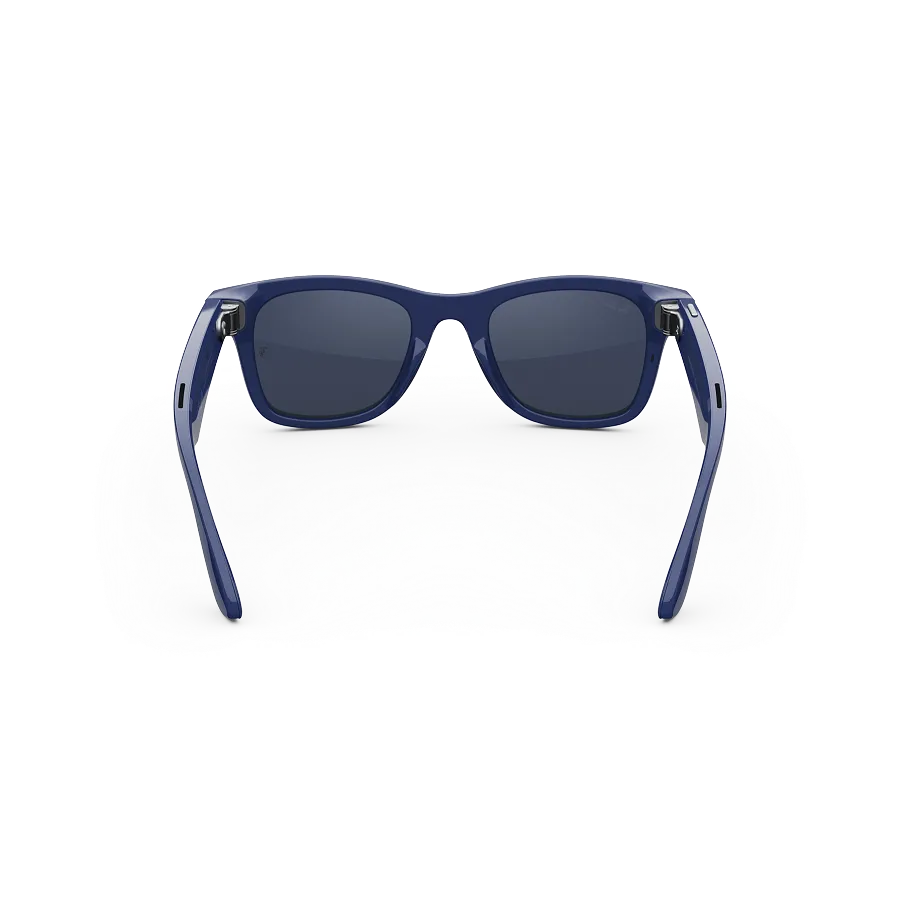 
          Ray-Ban LEGALISS Wayfarerグラス(シャイニーコズミックブルーのフレーム、クリア/サファイアTransitions®レンズ)の背面画像。
        